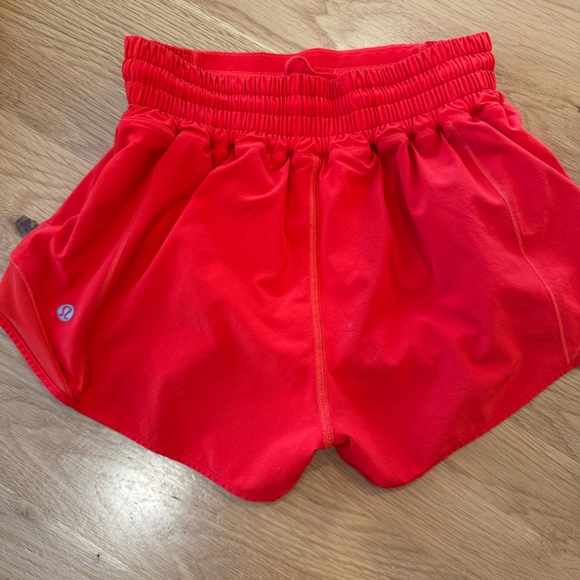 Lululemon Hotty Hot 2.5 inch High Rise - Picture 2 of 4